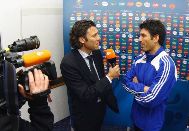 Schiedsrichter Massimo Busacca (Italien, re.) im Interview bei ZDF Fußballexperte Urs Meier (Schweiz) Fußball EM Herren UEFA Schiedsrichter Workshop Euro 2008, Vorschau, Schiedsrichterworkshop, Vdig Gruppe o0 EM Regensdorf Fußball EM Herren UEFA Schiedsrichter Workshop Euro 2008, Vorschau, Schiedsrichterworkshop, Vdig Gruppe o0 EM Regensdorf 