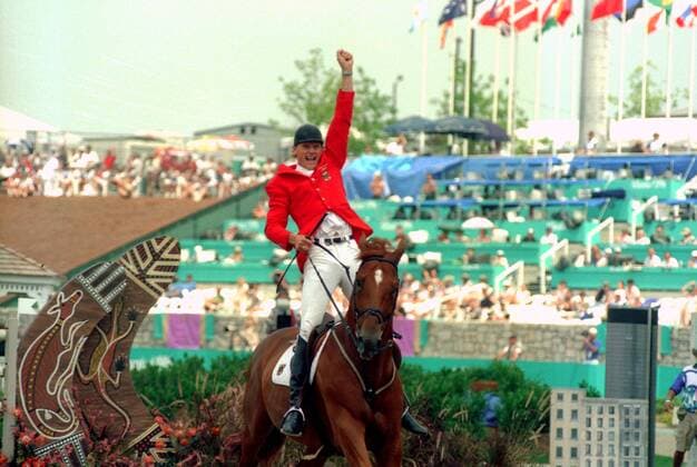 Ulrich Kirchhoff (Deutschland) jubelt auf Jus de Pommes über den Olympiasieg 1996 in Atlanta Pferdesport OS Sommer Herren Olympische Spiele 1996, Sommerspiele, Reiten, Reitsport, Springreiten, Springen Einzelbild Atlanta Begeisterung, Freude, Pferdesport OS Sommer Herren Olympische Spiele 1996, Sommerspiele, Reiten, Reitsport, Springreiten, Springen Einzelbild Atlanta Begeisterung, Freude,