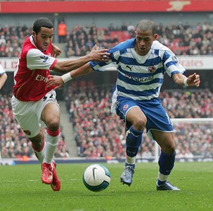 Theo Walcott (Arsenal, li.) gegen Liam Rosenior (Reading) - EDITORIAL USE ONLY. No use with unauthorised audio, video, data, fixture lists, club league logos or live services. Online in-match use limited to 120 images, no video emulation. No use in betting, games or single club league player publications. Fußball Herren English Premier League 2007 2008, 1. Englische Liga, FC Arsenal London - FC Reading 2:0 Gruppe London Dynamik, Kampf, Fußball Herren English Premier League 2007 2008, 1. Englische Liga, FC Arsenal London - FC Reading 2:0 Gruppe London Dynamik, Kampf,