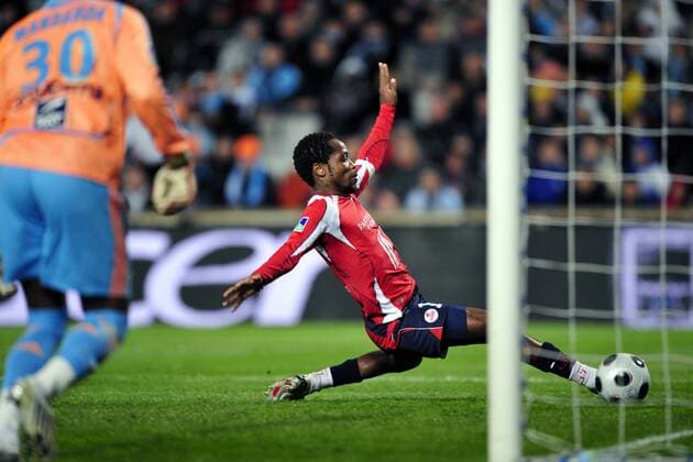 Jean Makoun (Lille) trifft zum 3:1 -  Fußball Herren Ligue 1 2007 2008, 1. Französische Liga, Olympique de Marseille - OSC Lille 1:3, OM Einzelbild Marseille Dynamik, Fußball Herren Ligue 1 2007 2008, 1. Französische Liga, Olympique de Marseille - OSC Lille 1:3, OM Einzelbild Marseille Dynamik,