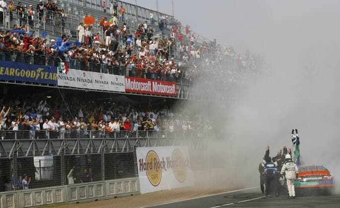 Kyle Busch (USA Toyota, re.) gewinnt die Corona Mexico 200 - (Icon28520704) Motorsport Herren Corona Mexico 200 presented by Banamex Nascar Nationwide Series 2008, US Rennserie, Autorennen Totale Mexico City Motorsport Herren Corona Mexico 200 presented by Banamex Nascar Nationwide Series 2008, US Rennserie, Autorennen Totale Mexico City EDITORIAL USE ONLY