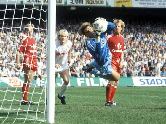 Torwart Jean Marie Pfaff (Bayern) fängt den Ball Fußball 1. BL Herren DEUTSCHSPRACHIGE SPORTZEITSCHRIFTEN UND -ZEITUNGEN NUR NACH RÜCKSPRACHE, Saison 1987 1988 Gruppe Köln Abwehr, Dynamik, Höhe, Fußball 1. BL Herren DEUTSCHSPRACHIGE SPORTZEITSCHRIFTEN UND -ZEITUNGEN NUR NACH RÜCKSPRACHE, Saison 1987 1988 Gruppe Köln Abwehr, Dynamik, Höhe,