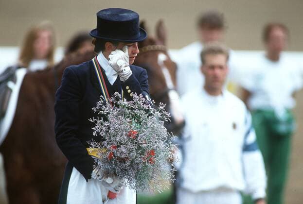 Olympiasiegerin Nicole Uphoff (Deutschland) weint während der Siegerehrung Pferdesport OS Sommer Damen Olympische Spiele 1992, Sommerspiele, Reiten, Reitsport, Dressur, Dressurreiten, Einzelbild Barcelona Freude, Pferdesport OS Sommer Damen Olympische Spiele 1992, Sommerspiele, Reiten, Reitsport, Dressur, Dressurreiten, Einzelbild Barcelona Freude,