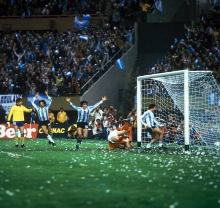 Mario Kempes (Mitte), Daniel Bertoni (re.) und Leopoldo Luque (alle Argentinien, 2.v.li.) - Torjubel Fußball WM Herren WM 1978, Finale, Nationalteam, Länderspiel, Nationaltrikot, Argentinien - Holland 3:1 n.V. Gruppe Buenos Aires Freude, Begeisterung, Fußball WM Herren WM 1978, Finale, Nationalteam, Länderspiel, Nationaltrikot, Argentinien - Holland 3:1 n.V. Gruppe Buenos Aires Freude, Begeisterung,