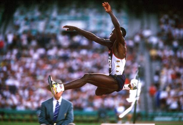 Carl Lewis (USA) Leichtathletik OS Sommer Herren Olympische Spiele 1996, Sommerspiele, Nationaltrikot, Weitsprung, weit, Einzelbild Atlanta Leichtathletik OS Sommer Herren Olympische Spiele 1996, Sommerspiele, Nationaltrikot, Weitsprung, weit, Einzelbild Atlanta