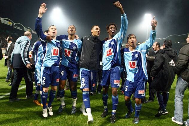 Le Havre feiert den Aufstieg 2008, v.li.: Maxime Baca, Hassane Alla, Guillaume Hoarau, Amadou Alassane und Loic Nestor - (pan25527) Fußball Herren Ligue 2 2007 2008, 2. Französische Liga, Deux, AC Le Havre Gruppe Chateauroux Freude, Fußball Herren Ligue 2 2007 2008, 2. Französische Liga, Deux, AC Le Havre Gruppe Chateauroux Freude,