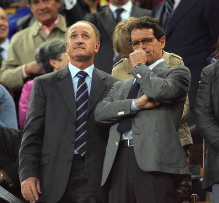 Nationaltrainer auf der Tribüne: Luiz Felipe Scolari (Portugal, li.) und Fabio Capello (England) - EDITORIAL USE ONLY. No use with unauthorised audio, video, data, fixture lists, club league logos or live services. Online in-match use limited to 120 images, no video emulation. No use in betting, games or single club league player publications. Fußball EC 1 Herren Champions League 2007 2008 Gruppe Barcelona Fußball EC 1 Herren Champions League 2007 2008 Gruppe Barcelona