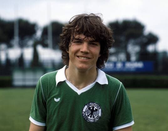 Lothar Matthäus (BR Deutschland) Fußball Herren DEUTSCHSPRACHIGE SPORTZEITSCHRIFTEN UND -ZEITUNGEN NUR NACH RÜCKSPRACHE 1980 Porträt Aufnahmedatum geschätzt Fußball Herren DEUTSCHSPRACHIGE SPORTZEITSCHRIFTEN UND -ZEITUNGEN NUR NACH RÜCKSPRACHE 1980 Porträt Aufnahmedatum geschätzt