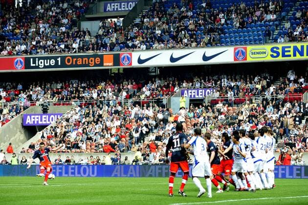 Pauleta (Paris St. Germain, li.) - Freistoß -  Fußball Herren Ligue 1 2007 2008, 1. Französische Liga, Paris Saint Germain - AJ Auxerre 3:1, PSG Totale Paris Dynamik, Fußball Herren Ligue 1 2007 2008, 1. Französische Liga, Paris Saint Germain - AJ Auxerre 3:1, PSG Totale Paris Dynamik,