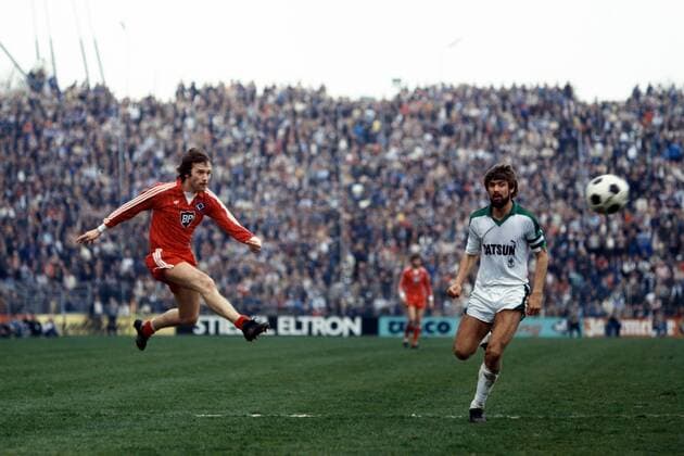 Jürgen Groh (HSV, li.) zieht ab, daneben Wilfried Hannes (Gladbach) Fußball 1. BL Herren DEUTSCHSPRACHIGE SPORTZEITSCHRIFTEN UND -ZEITUNGEN NUR NACH RÜCKSPRACHE, Saison 1981 1982 Gruppe Mönchengladbach Dynamik, Fußball 1. BL Herren DEUTSCHSPRACHIGE SPORTZEITSCHRIFTEN UND -ZEITUNGEN NUR NACH RÜCKSPRACHE, Saison 1981 1982 Gruppe Mönchengladbach Dynamik,