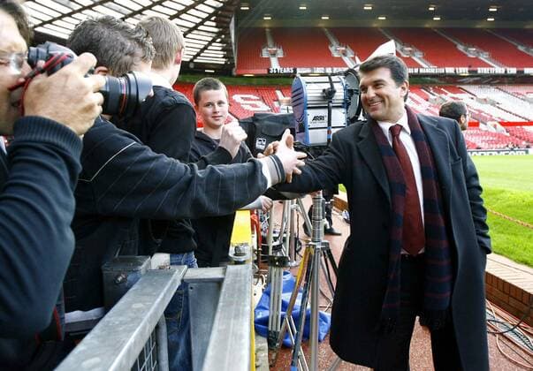 Präsident Joan Laporta (FC Barcelona) begrüßt junge Anhänger -  - NOxONLINExUSE Fußball EC 1 Herren Champions League 2007 2008, Barca, Training Gruppe Manchester Fußball EC 1 Herren Champions League 2007 2008, Barca, Training Gruppe Manchester