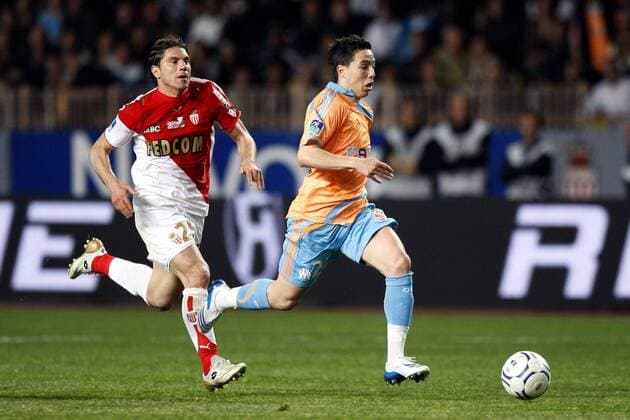Samir Nasri (Marseille, re.) gegen Leandro Cufre (Monaco) -  (pan25620) Fußball Herren Ligue 1 2007 2008, 1. Französische Liga, AS Monaco - Olympique Marseille 2:3, OM Gruppe Monaco Dynamik, Fußball Herren Ligue 1 2007 2008, 1. Französische Liga, AS Monaco - Olympique Marseille 2:3, OM Gruppe Monaco Dynamik,