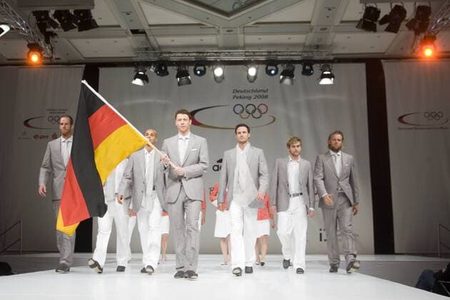 Eric Walther (Deutschland, vorn) anlässlich der Präsentation der Olympiabekleidung für die Sommerspiele 2008 in Peking Moderner Fünfkampf OS Sommer Herren Vorschau Olympische Spiele Peking 2008, Sommerspiele, Präsentation, Pressetermin, Vorstellung Totale Olympiakader o0 Olympiakleidung Düsseldorf Moderner Fünfkampf OS Sommer Herren Vorschau Olympische Spiele Peking 2008, Sommerspiele, Präsentation, Pressetermin, Vorstellung Totale Olympiakader o0 Olympiakleidung Düsseldorf