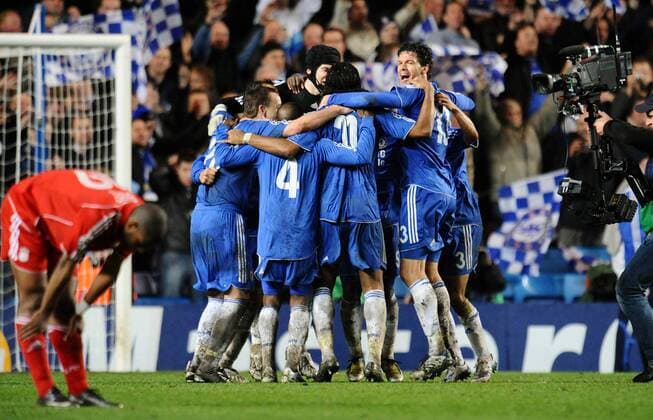 Schlussjubel Chelsea um Michael Ballack (re.), vorn der enttäuschte Ryan Babel (Liverpool) Fußball EC 1 Herren Champions League 2007 2008, Halbfinale, Chelsea FC London - Liverpool FC 3:2 n.V. Gruppe London Freude, Fußball EC 1 Herren Champions League 2007 2008, Halbfinale, Chelsea FC London - Liverpool FC 3:2 n.V. Gruppe London Freude,