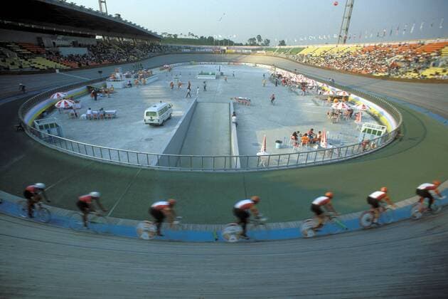 Radfahrer im Olympic Velodrome während der Olympischen Spiele 1988 in Seoul Radsport OS Sommer Herren Olympische Spiele 1988, Sommerspiele, Rad, Bahn, Bahnrad, Bahnradsport, Korea Totale Olympic Velodrome, Olympisches Velodrom Seoul Radsport OS Sommer Herren Olympische Spiele 1988, Sommerspiele, Rad, Bahn, Bahnrad, Bahnradsport, Korea Totale Olympic Velodrome, Olympisches Velodrom Seoul