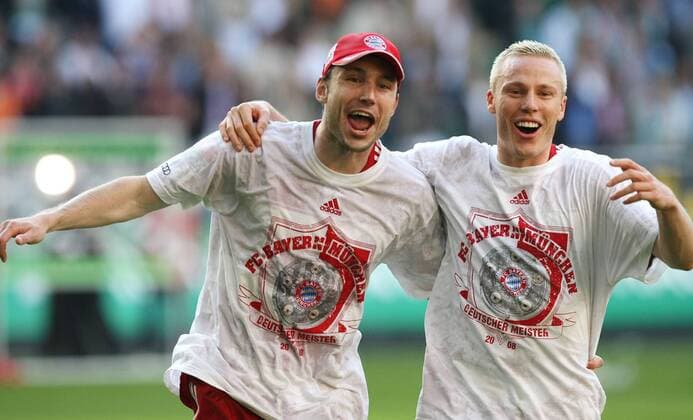 Fußball, FC Bayern München, Deutscher Meister 2008 Mark van Bommel (li.) und Christian Lell (beide Bayern) - Deutscher Meister 2008 Fußball 1. BL Herren Saison 2007 2008, FC Bayern München, Deutsche Meisterschaft, Meisterfeier, Siegesfeier Gruppe Wolfsburg Freude, Fußball 1. BL Herren Saison 2007 2008, FC Bayern München, Deutsche Meisterschaft, Meisterfeier, Siegesfeier Gruppe Wolfsburg Freude,