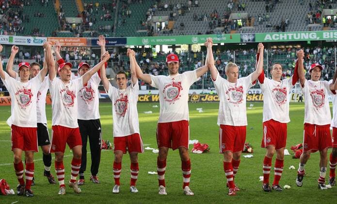 Bayern München ist Deutscher Meister 2008, v.li.: Andreas Ottl, Lukas Podolski, Philipp Lahm, Luca Toni, Christian Lell, Jan Schlaudraff und Jose Ernesto Sosa Fußball 1. BL Herren Saison 2007 2008, FC Bayern München, Deutsche Meisterschaft, Meisterfeier, Siegesfeier Gruppe Wolfsburg Freude, Fußball 1. BL Herren Saison 2007 2008, FC Bayern München, Deutsche Meisterschaft, Meisterfeier, Siegesfeier Gruppe Wolfsburg Freude,