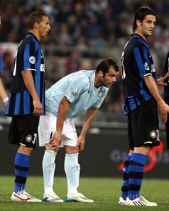 Goran Pandev (Lazio Rom, Mitte), daneben Cesar (li.) und Cristian Chivu (beide Inter Mailand) -  Fußball Herren Coppa Italia 2007 2008, Italienischer Pokal, Pokalspiel, Lazio Rom - FC Internazionale Mailand 0:2 Gruppe Rom Fußball Herren Coppa Italia 2007 2008, Italienischer Pokal, Pokalspiel, Lazio Rom - FC Internazionale Mailand 0:2 Gruppe Rom