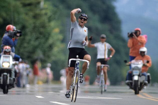Olympiasieger Olaf Ludwig (DDR) jubelt Radsport OS Sommer Herren Olympische Spiele Seoul 1988, Sommerspiele, Einzelbild Seoul Freude, Begeisterung, Radsport OS Sommer Herren Olympische Spiele Seoul 1988, Sommerspiele, Einzelbild Seoul Freude, Begeisterung,