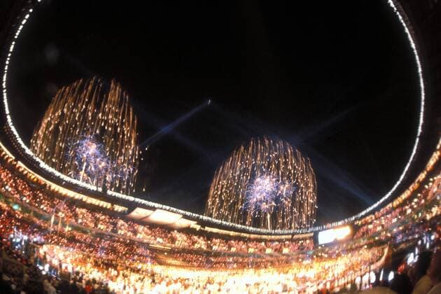 Feuerwerk im Olympiastadion während der Abschlussfeier der Olympischen Spiele 1988 in Seoul OS Sommer Herren Olympische Spiele Seoul 1988, Sommerspiele, Abschluss, Abschlussfeier, Zeremonie, Feier Totale o0 Südkorea Korea Seoul OS Sommer Herren Olympische Spiele Seoul 1988, Sommerspiele, Abschluss, Abschlussfeier, Zeremonie, Feier Totale o0 Südkorea Korea Seoul