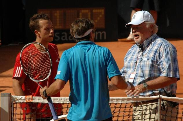 Philipp Kohlschreiber (Deutschland, li.) und Tommy Robredo (Spanien) diskutieren mit Oberschiedsrichter Tommy Rieck Tennis Herren Masters Series Hamburg 2008, ATP Tour Gruppe Am Hamburger Rothenbaum Hamburg Spannung, Tennis Herren Masters Series Hamburg 2008, ATP Tour Gruppe Am Hamburger Rothenbaum Hamburg Spannung,