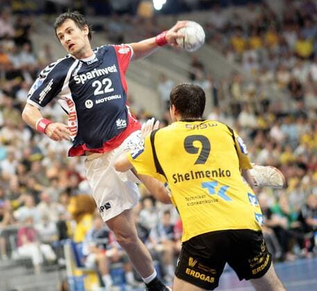 Marcin Lijewski (Flensburg, li.) gegen Sergiy Shelmenko (Rhein Neckar Löwen) Handball 1. BL Herren Saison 2007 2008, SG Kronau Östringen - SG Flensburg Handewitt 31:27 Gruppe Mannheim Handball 1. BL Herren Saison 2007 2008, SG Kronau Östringen - SG Flensburg Handewitt 31:27 Gruppe Mannheim