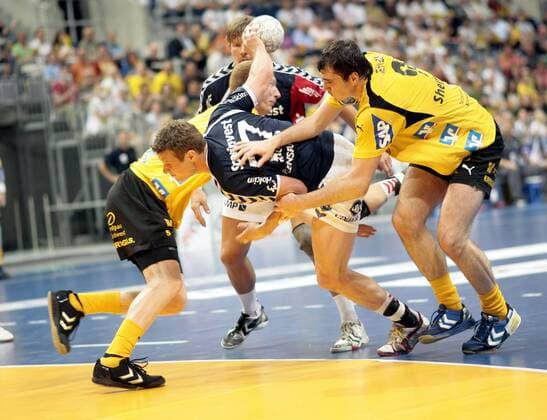 Michael Knudsen (Flensburg, Mitte) gegen Sergiy Shelmenko (Rhein Neckar Löwen, re.) Handball 1. BL Herren Saison 2007 2008, SG Kronau Östringen - SG Flensburg Handewitt 31:27 Gruppe Mannheim Handball 1. BL Herren Saison 2007 2008, SG Kronau Östringen - SG Flensburg Handewitt 31:27 Gruppe Mannheim