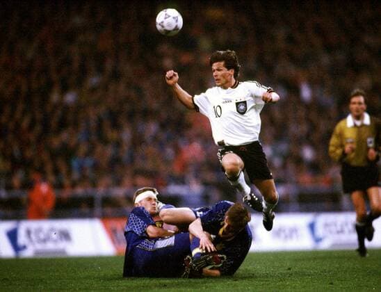Dariusz Wosz (Deutschland, re.) im Duell Fußball Länderspiel Herren WM Qualifikation 1997, Nationalteam, Nationaltrikot, Deutschland - Ukraine 2:0 Gruppe Bremen Dynamik, Fußball Länderspiel Herren WM Qualifikation 1997, Nationalteam, Nationaltrikot, Deutschland - Ukraine 2:0 Gruppe Bremen Dynamik,