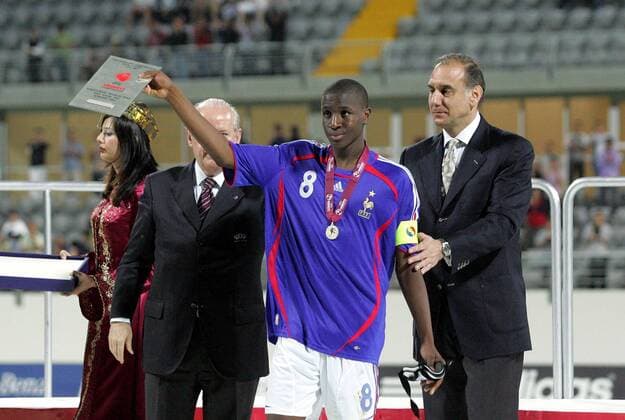 Gueida Fofana (Frankreich U17) schaut während der Siegerehrung enttäuscht drein - Fußball EM Herren U17 EM 2008, U 17 Nationalmannschaft, Nationaltrikot, Junioren, Jugend Nachwuchs Finale, Länderspiel Gruppe Kundu Fußball EM Herren U17 EM 2008, U 17 Nationalmannschaft, Nationaltrikot, Junioren, Jugend Nachwuchs Finale, Länderspiel Gruppe Kundu