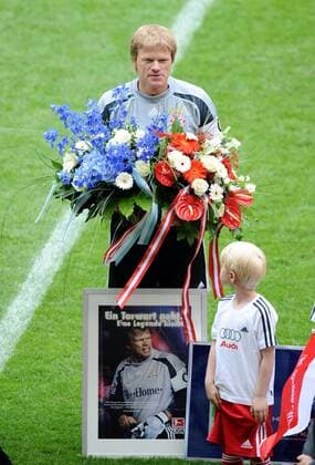 Torwart Oliver Kahn nimmt Abschied vom FC Bayern München und beendet seine Laufbahn als Profifußballer Fußball 1. BL Herren Saison 2007 2008, FC Bayern München, Abschied, verabschieden Einzelbild München Fußball 1. BL Herren Saison 2007 2008, FC Bayern München, Abschied, verabschieden Einzelbild München