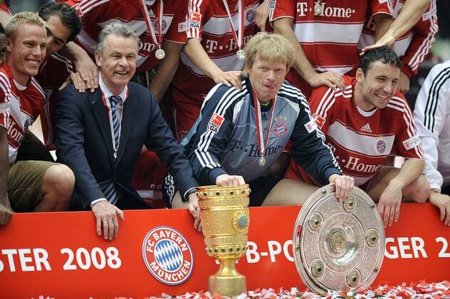 Der FC Bayern München ist Deutscher Meister und DFB Pokalsieger 2007 2008, v. li.: Christian Lell, Trainer Ottmar Hitzfeld, Torwart Oliver Kahn, Mark van Bommel Fußball 1. BL Herren Saison 2007 2008, FC Bayern München, Deutscher Meister, Deutsche Meisterschaft, Feier, feiern, Gruppe München Freude, Fußball 1. BL Herren Saison 2007 2008, FC Bayern München, Deutscher Meister, Deutsche Meisterschaft, Feier, feiern, Gruppe München Freude,