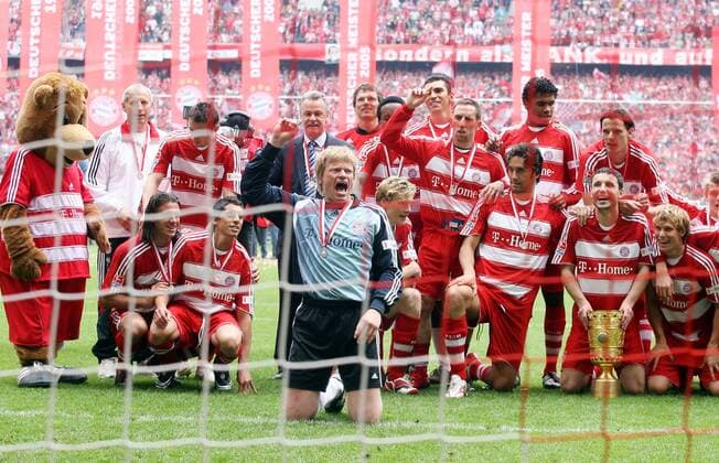 Fußball, FC Bayern München, Deutscher Meister 2008 Bayern München feiert die Deutsche Meisterschaft und den DFB Pokalsieg 2007 2008 - Torwart Oliver Kahn (vorn) als Einheizer Fußball 1. BL Herren Saison 2007 2008, FC Bayern München, Totale Double München Freude, Begeisterung, Fußball 1. BL Herren Saison 2007 2008, FC Bayern München, Totale Double München Freude, Begeisterung,