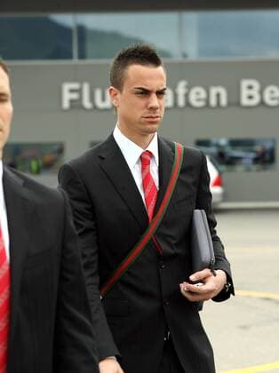Torwart Diego Benaglio (Schweiz) anlässlich der Abreise ins EM Trainingslager Fußball EM Herren Vorschau Euro 2008, Abreise, Trainingslager, Nationalmannschaft Einzelbild Bern Fußball EM Herren Vorschau Euro 2008, Abreise, Trainingslager, Nationalmannschaft Einzelbild Bern 