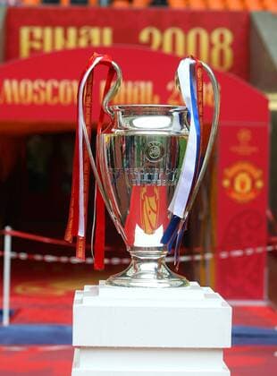 Champions League Trophäe -  Fußball EC 1 Herren Champions League Finale 2007 2008 Einzelbild Moskau Fußball EC 1 Herren Champions League Finale 2007 2008 Einzelbild Moskau