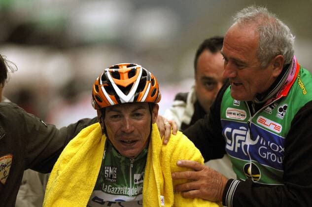 Emanuele Sella (Italien CSF Group Navigare, li.) gewinnt die 14. Etappe des Giro d Italia 2008 - Radsport Herren Giro d Italia 2008, dItalia, Straßenradsport, Straße, Rad, Gruppe 14. Etappe: Verona - Alpe di Pampeago Freude, Erschöpfung, Radsport Herren Giro d Italia 2008, dItalia, Straßenradsport, Straße, Rad, Gruppe 14. Etappe: Verona - Alpe di Pampeago Freude, Erschöpfung,