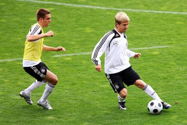 Marko Marin (re.) gegen Philipp Lahm (beide Deutschland) Fußball EM Herren Nationalmannschaft 2008, Training, Trainingslager, Vorschau Euro Gruppe Palma de Mallorca Dynamik,