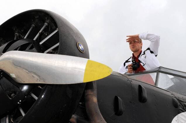 Per Mertesacker (Deutschland) in einer Propellermaschine Junkers JU 52 vor einem Rundflug über Mallorca Fußball EM Herren EM 2008, Euro, Vorschau, Nationalmannschaft, Einzelbild Palma de Mallorca