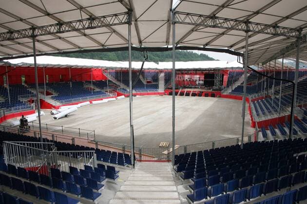 In der Public Viewing Arena in Bubendorf (9. Stadion) kann man während der Euro 2008 die Spiele Live verfolgen Fußball EM Herren Vorschau Euro 2008, offizielle Fanzone Totale o0 Neuntes Stadion Bubendorf, Basel Leere, 