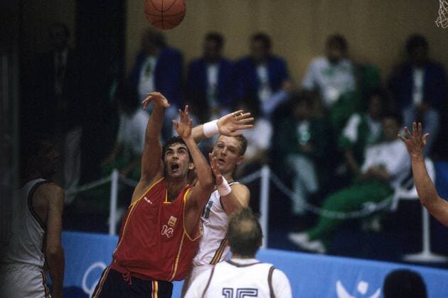 Detlef Schrempf (Deutschland, Mitte) gegen Enrique Andreu (Spanien) Basketball OS Sommer Herren Olympische Spiele Barcelona 1992, Sommerspiele, Gruppe Aufnahmedatum geschätzt Barcelona Dynamik,