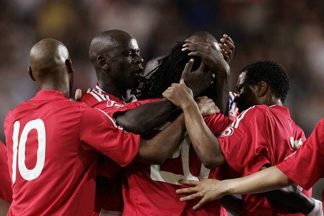 Lilian Thuram (Frankreich, 2.v.li.) jubelt mit seinen Teamkollegen -  (pan26132) Fußball Länderspiel Herren Freundschaftsspiel 2008, Test, Testspiel, Nationalteam, Nationaltrikot Gruppe Paris Begeisterung, Freude,