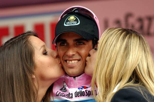Alberto Contador (Spanien Astana) nach der 17. Etappe des Giro d Italia 2008 im rosa Trikot -  Radsport Herren Giro d Italia 2008, dItalia, Straßenradsport, Straße, Rad, Vdig Gruppe 17. Etappe: Sondrio - Locarno Freude,