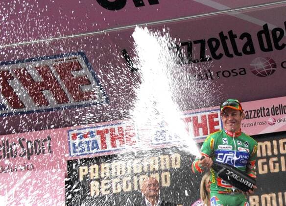 Emanuele Sella (Italien CSF Group Navigare) gewinnt die 20. Etappe des Giro d Italia 2008 -  Radsport Herren Giro d Italia 2008, dItalia, Straßenradsport, Straße, Rad Einzelbild 20. Etappe: Rovetta - Tirano Begeisterung, Freude,