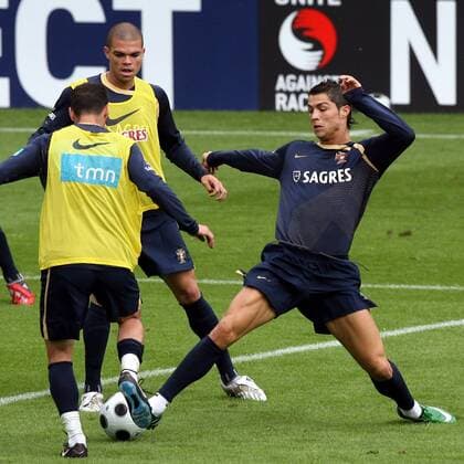 Cristiano Ronaldo (re.) und Pepe (beide Portugal) -  Fußball EM Herren Vorschau Euro 2008, Nationalteam, Training Gruppe Neuchatel