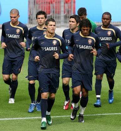 Lauftraining Portugal, v.li.: Pepe, Helder Postiga, Cristiano Ronaldo, Deco, Bruno Alves, Miguel Monteiro -  Fußball EM Herren Vorschau Euro 2008, Nationalteam, Training Gruppe Neuchatel