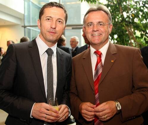 Vorstand Georg Pangl (tmobileBundesliga, li.) und Landeshauptmann Hans Niessl (Burgenland beide Österreich) anlässlich des Kick Off Dinners zur EURO 2008 -  Fußball EM Herren Vorschau EURO 2008, Kick Off Dinner, KickOff, Nationalteam Gruppe Stegersbach