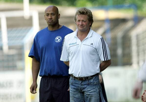 Trainer Manfred Wölpper (re.) und Co Trainer Ramiro Almeida (beide Sportfreunde Lotte) Fußball Herren Oberliga Westfalen 2007 2008, Sportfreunde Lotte Gruppe Gütersloh Nachdenklichkeit, Skepsis,