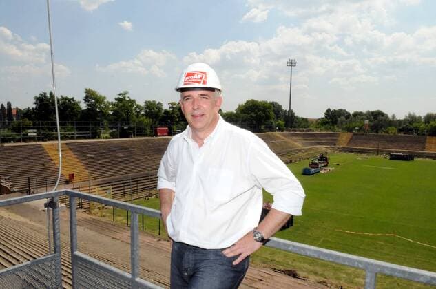 Präsident Dirk Zingler (Union Berlin) überwacht den Stadionumbau an der Alten Försterei Fußball Herren Regionalliga Nord 2007 2008, 3. Liga, 2009, 1. FC Union Berlin o0 Shooting Einzelbild Alte Försterei Berlin Fußball Herren Regionalliga Nord 2007 2008, 3. Liga, 2009, 1. FC Union Berlin o0 Shooting Einzelbild Alte Försterei Berlin