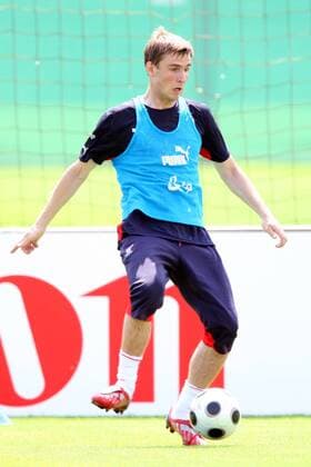 Wojciech Lobodzinski (Polen) am Ball -  (080603PYK104) Fußball EM Herren Vorschau Euro 2008, Nationalteam 2008, Training Einzelbild Bad Waltersdorf Dynamik, Fußball EM Herren Vorschau Euro 2008, Nationalteam 2008, Training Einzelbild Bad Waltersdorf Dynamik,