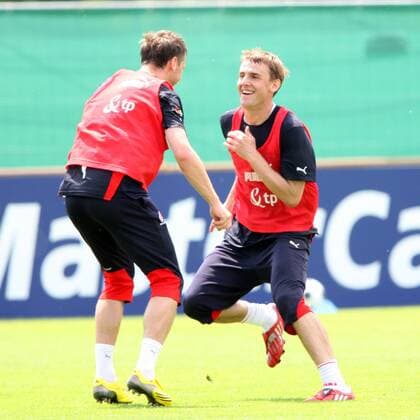 Wojciech Lobodzinski (Polen, re.) gut gelaunt -  (080603PYK136) Fußball EM Herren Vorschau Euro 2008, Nationalteam 2008, Training Gruppe Bad Waltersdorf Freude, Fußball EM Herren Vorschau Euro 2008, Nationalteam 2008, Training Gruppe Bad Waltersdorf Freude,