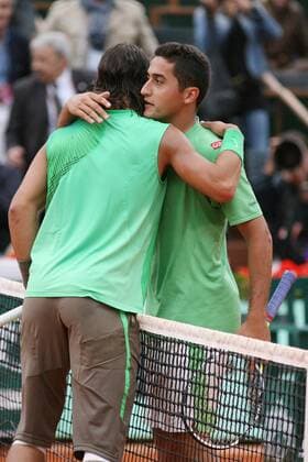 Nicolas Almagro (re.) gratuliert Rafael Nadal (beide Spanien) Tennis Herren French Open 2008, Grand Slam, ATP Tour, Gruppe Roland Garros Paris Kameradschaft, Tennis Herren French Open 2008, Grand Slam, ATP Tour, Gruppe Roland Garros Paris Kameradschaft,
